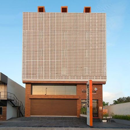 Hotel The Elements Rajkot Exterior foto