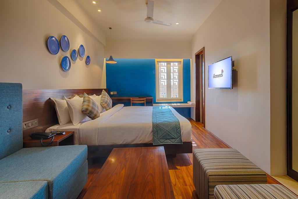 Hotel The Elements Rajkot Exterior foto