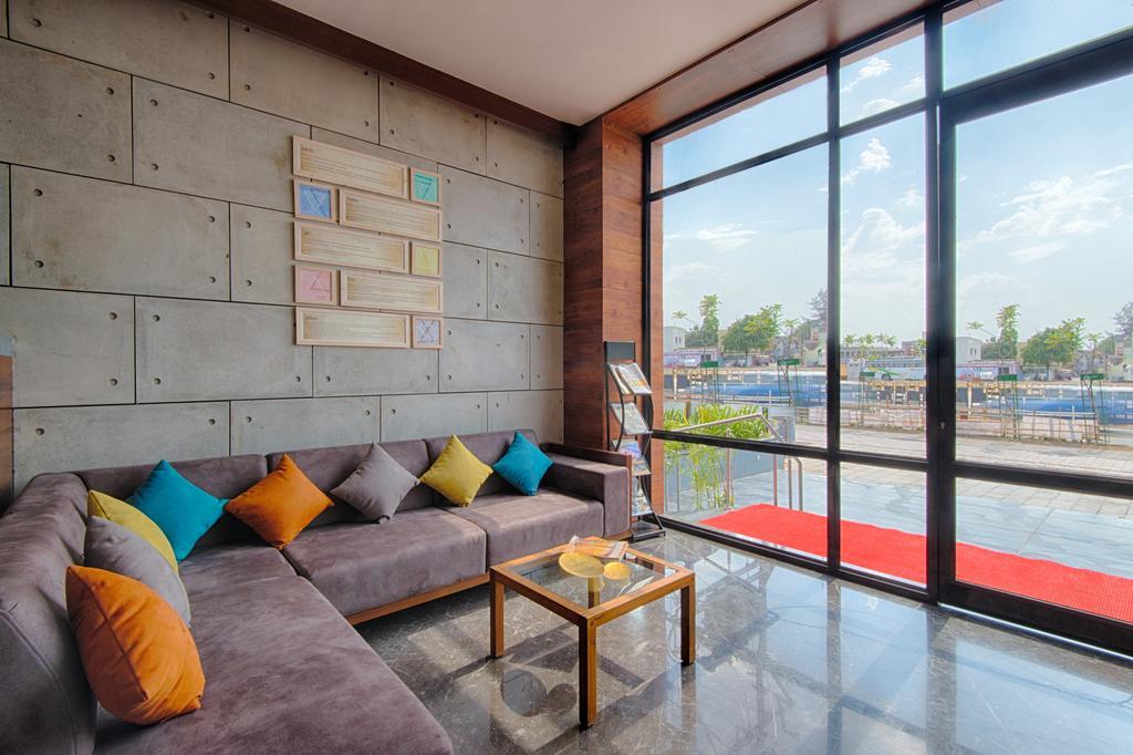 Hotel The Elements Rajkot Exterior foto